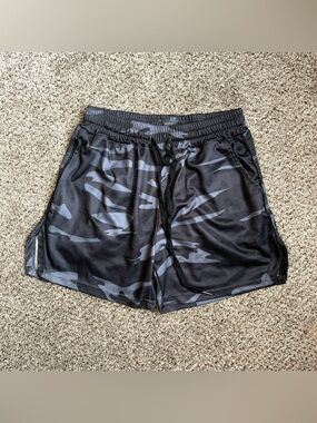 Men's Athletic Shorts - Black Gray Camo